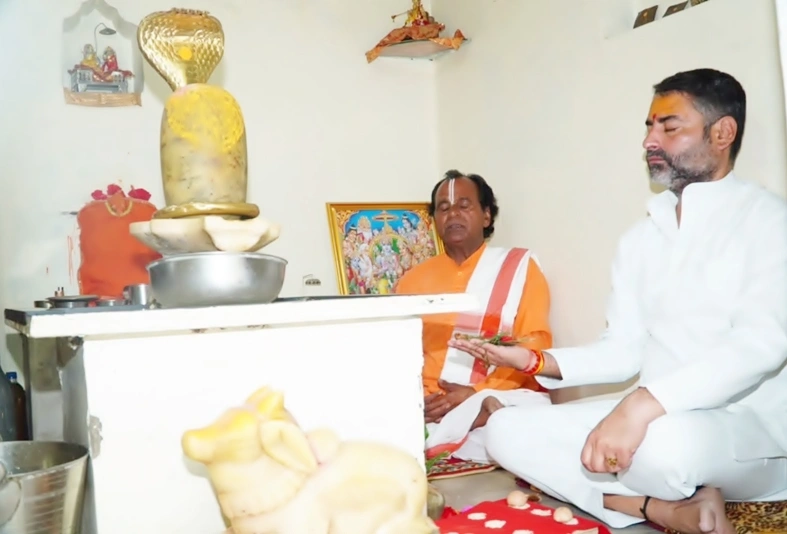 विक्रम सेना