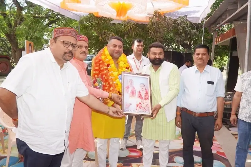 विक्रम सेना